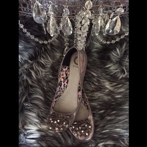 Women’s Guess Silver Ballet Flats size 9 1/2